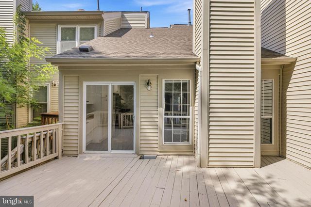 6104 STONEPATH CIR, Centreville, VA 20120
