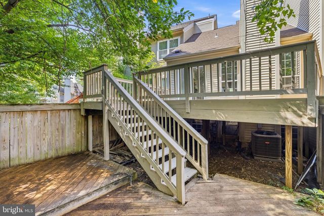 6104 STONEPATH CIR, Centreville, VA 20120