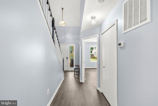 6104 STONEPATH CIR, Centreville, VA 20120