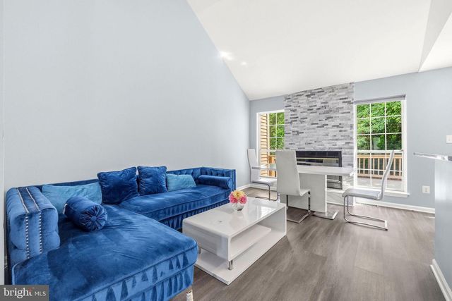 6104 STONEPATH CIR, Centreville, VA 20120