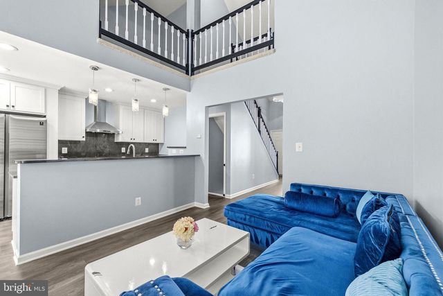 6104 STONEPATH CIR, Centreville, VA 20120