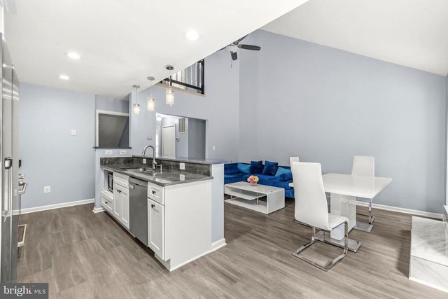 6104 STONEPATH CIR, Centreville, VA 20120