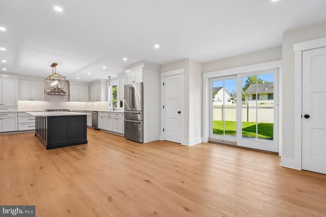 406 LONGWOOD DR, Haddonfield, NJ 08033