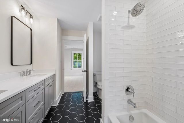 406 LONGWOOD DR, Haddonfield, NJ 08033