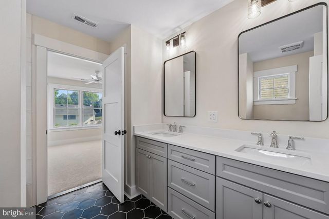 406 LONGWOOD DR, Haddonfield, NJ 08033