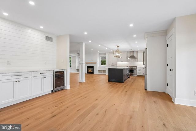 406 LONGWOOD DR, Haddonfield, NJ 08033