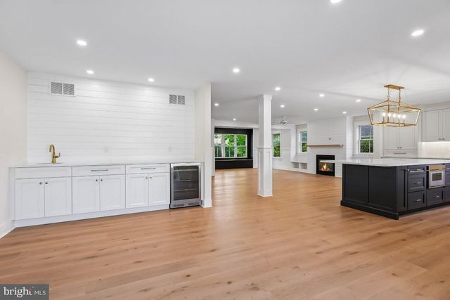 406 LONGWOOD DR, Haddonfield, NJ 08033