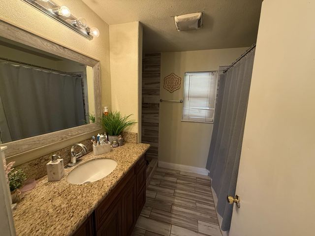 3858 E Dakota Avenue, Fresno, CA 93726