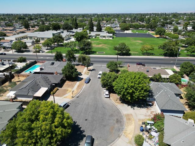 3858 E Dakota Avenue, Fresno, CA 93726