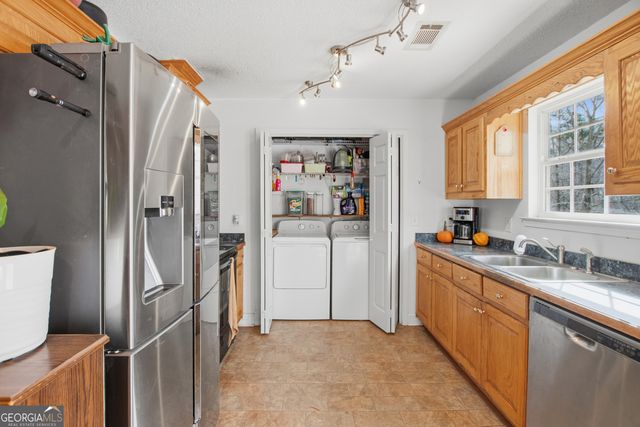 571 Suttles Road, Martin, GA 30557