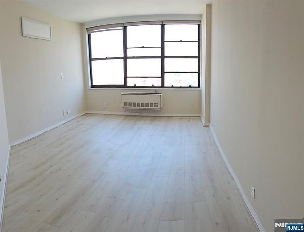 7000 Blvd 138G, West New York, NJ 07093