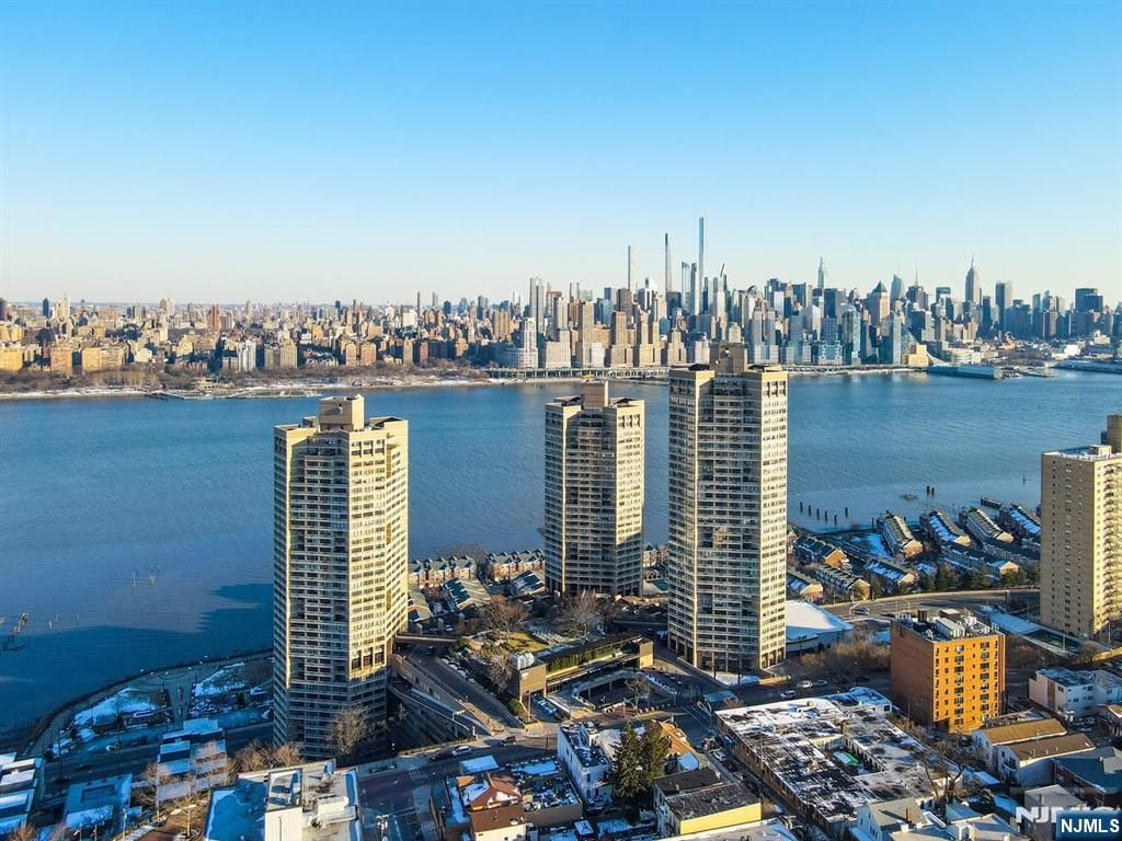 7000 Blvd 138G, West New York, NJ 07093