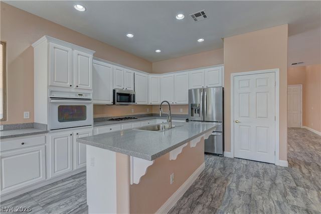 5862 Bluthe Bridge Avenue, Las Vegas, NV 89141