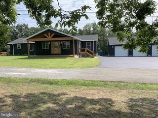 275 N MIDDLETON RD, Carlisle, PA 17013