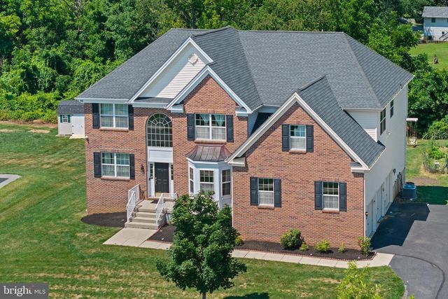 316 CRESCENT DR, Bordentown, NJ 08505