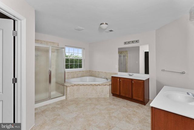 316 CRESCENT DR, Bordentown, NJ 08505