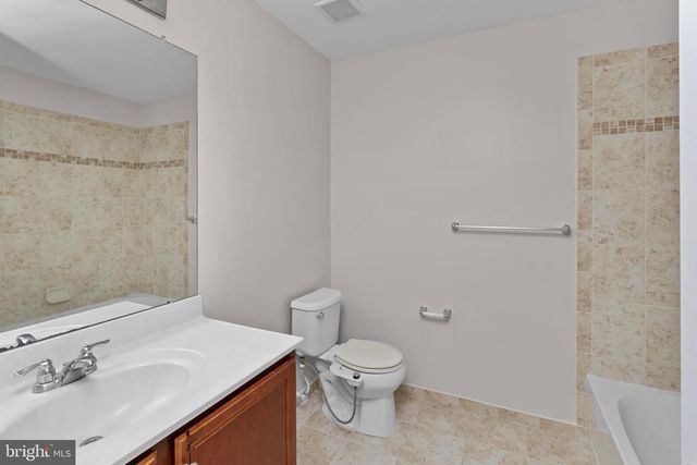 316 CRESCENT DR, Bordentown, NJ 08505