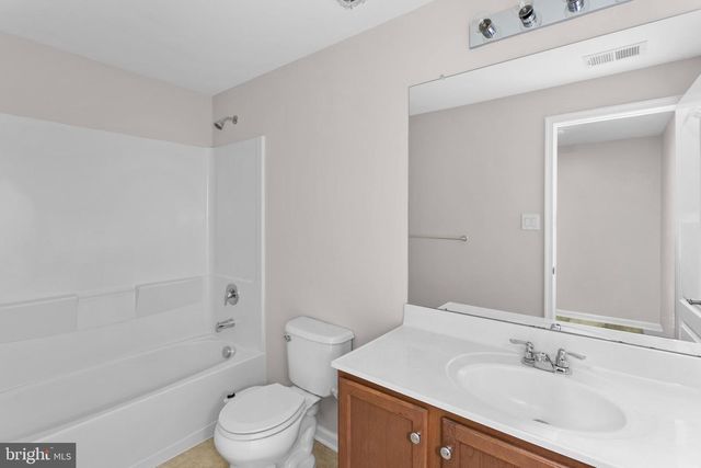 316 CRESCENT DR, Bordentown, NJ 08505