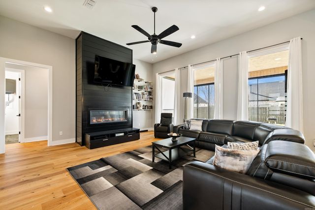 4904 Lake Vista Drive, Benton, AR 72019