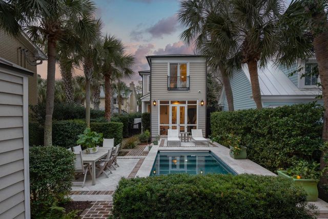 18 Logan Street, Charleston, SC 29401