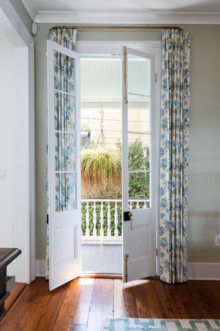 18 Logan Street, Charleston, SC 29401