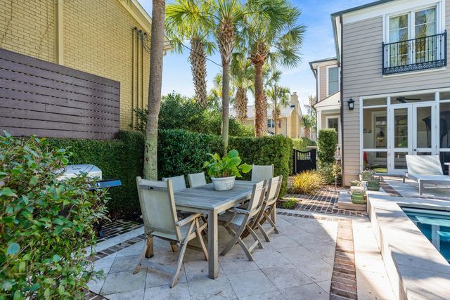 18 Logan Street, Charleston, SC 29401