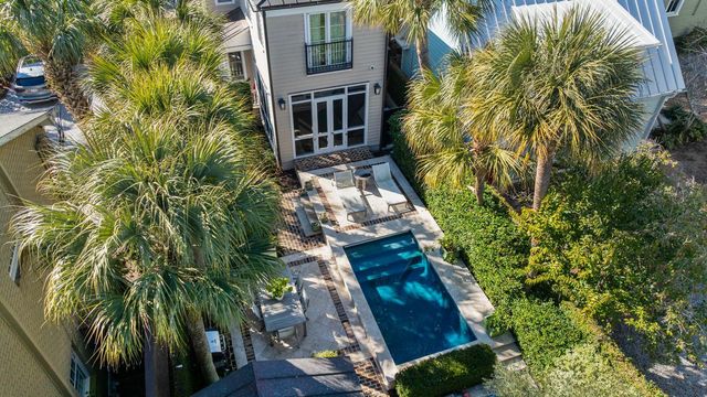 18 Logan Street, Charleston, SC 29401