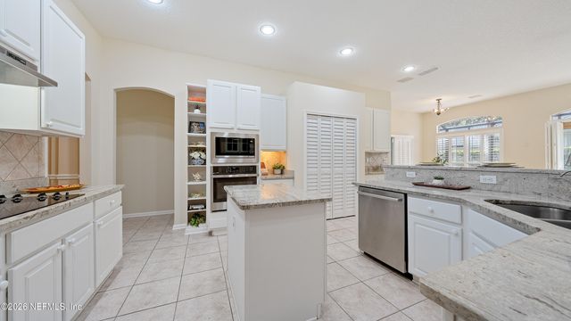 1265 QUEENS ISLAND Court, Jacksonville, FL 32225