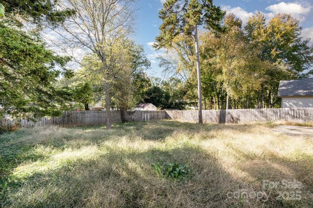 8802 Goldfields Drive, Charlotte, NC 28227