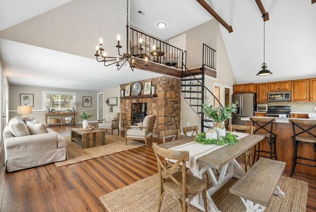 418 Briar Cliff Road, Lampe, MO 65681