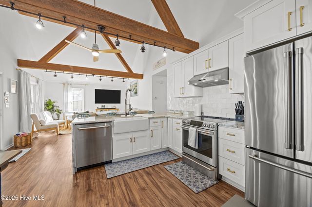 2517 Waccamaw Shores Road, Lake Waccamaw, NC 28450