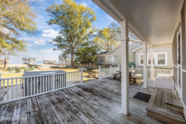 2517 Waccamaw Shores Road, Lake Waccamaw, NC 28450