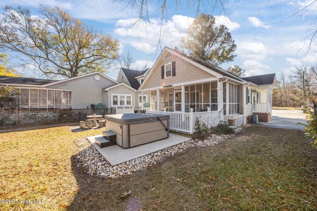 2517 Waccamaw Shores Road, Lake Waccamaw, NC 28450