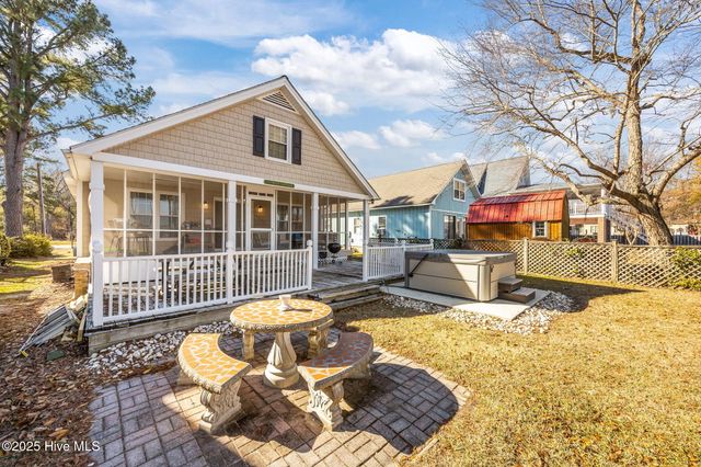 2517 Waccamaw Shores Road, Lake Waccamaw, NC 28450