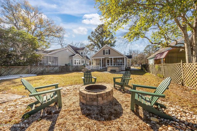 2517 Waccamaw Shores Road, Lake Waccamaw, NC 28450