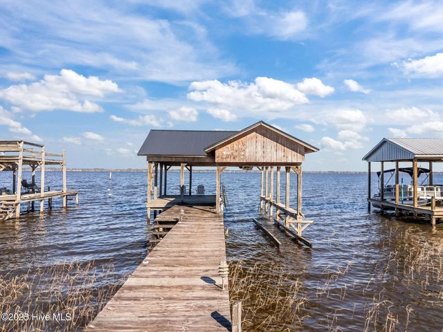 2517 Waccamaw Shores Road, Lake Waccamaw, NC 28450