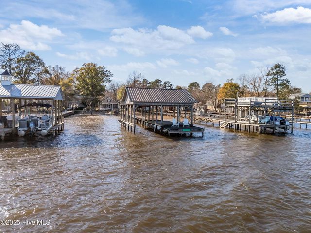 2517 Waccamaw Shores Road, Lake Waccamaw, NC 28450