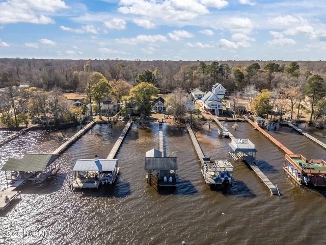 2517 Waccamaw Shores Road, Lake Waccamaw, NC 28450