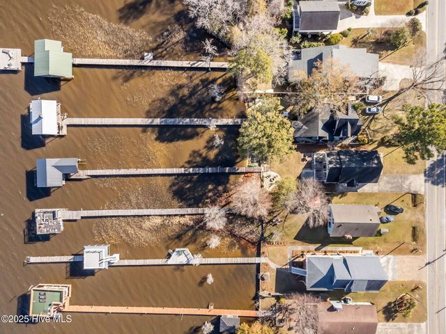 2517 Waccamaw Shores Road, Lake Waccamaw, NC 28450