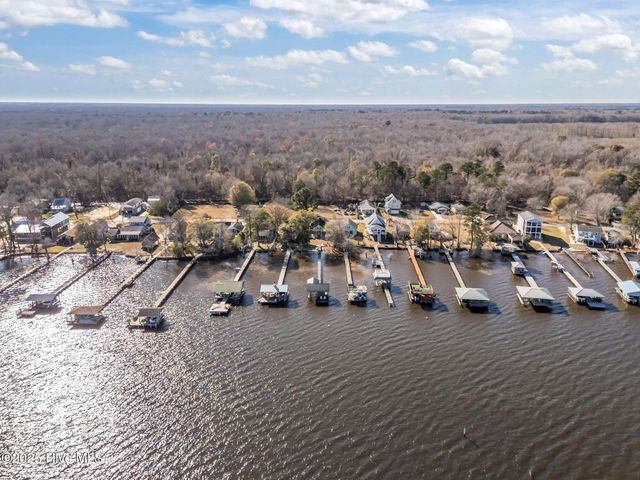 2517 Waccamaw Shores Road, Lake Waccamaw, NC 28450
