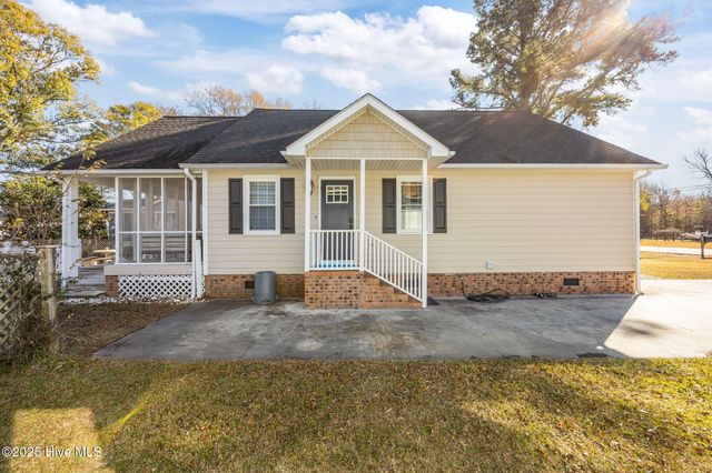 2517 Waccamaw Shores Road, Lake Waccamaw, NC 28450