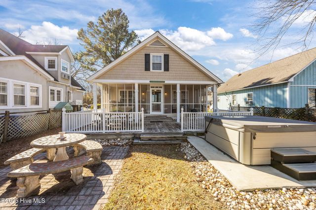 2517 Waccamaw Shores Road, Lake Waccamaw, NC 28450