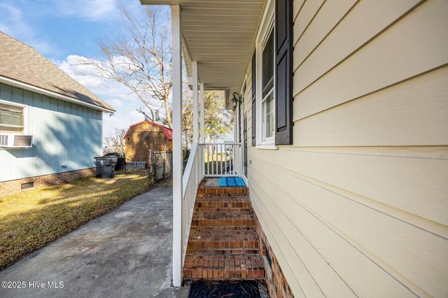 2517 Waccamaw Shores Road, Lake Waccamaw, NC 28450