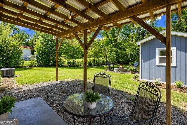 2880 Hall Drive SE, Smyrna, GA 30082