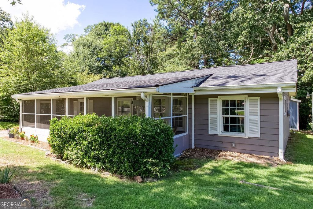 2880 Hall Drive SE, Smyrna, GA 30082