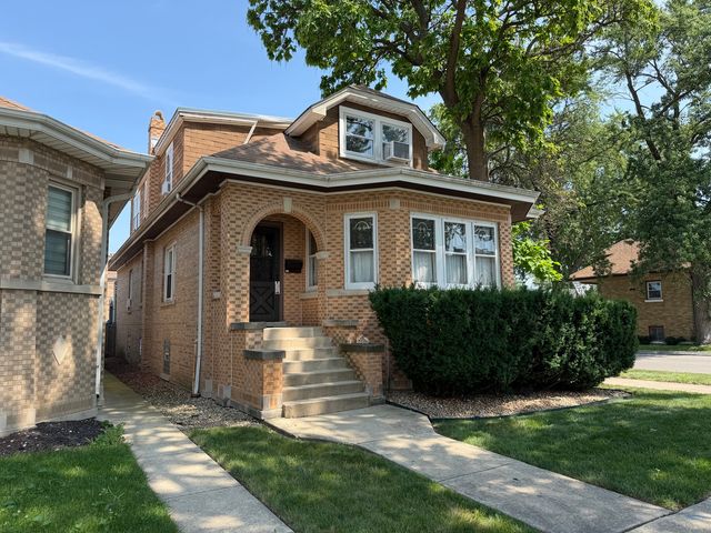 5501 N Parkside Avenue, Chicago, IL 60630