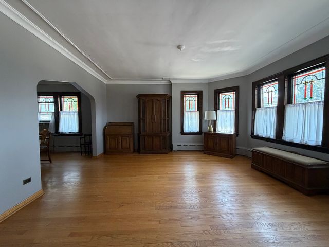 5501 N Parkside Avenue, Chicago, IL 60630