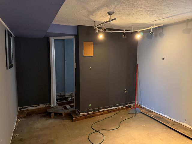 5501 N Parkside Avenue, Chicago, IL 60630