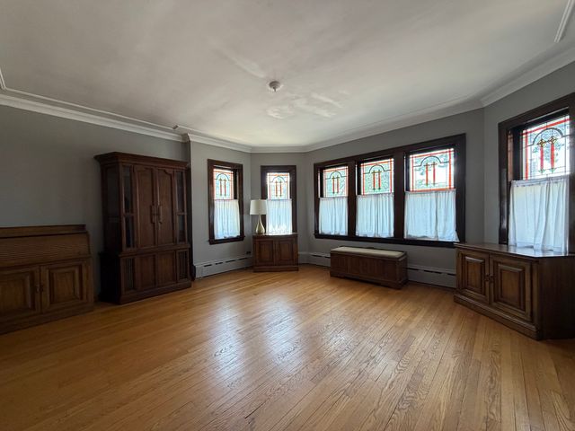 5501 N Parkside Avenue, Chicago, IL 60630