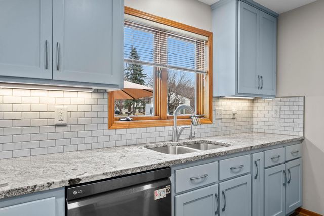 420 Village Court, Cambridge, MN 55008